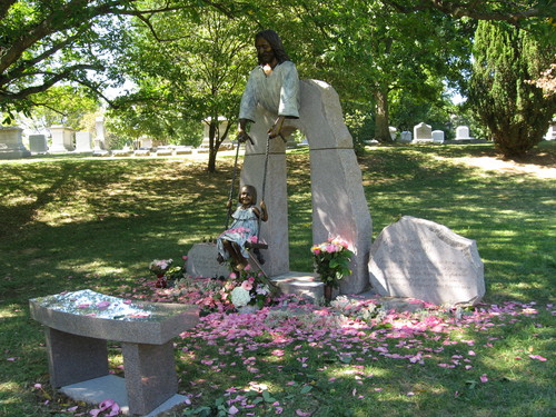 Angel with Broken Arm I Cave Hill Cemetery Louisville Kentucky U