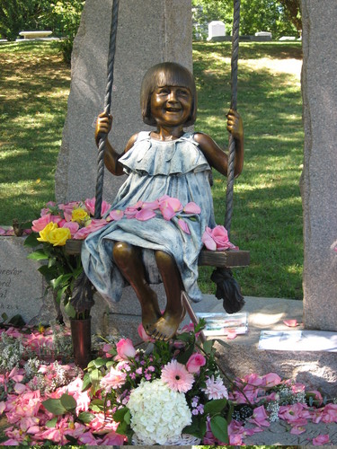 Monument: Sami with Flowers
